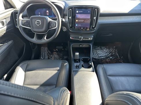 Certified 2025 Volvo XC40 B5 Core image 15
