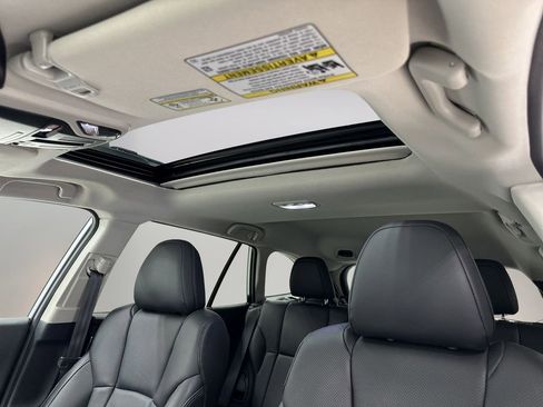 Used 2025 Subaru Outback Touring XT AWD/4WD image 17