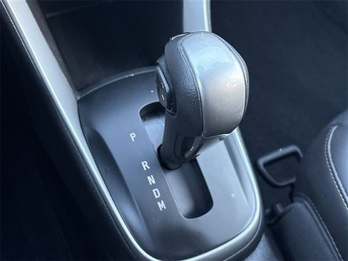 Used 2022 Chevrolet Trax LT w/ LT Convenience Package image 15