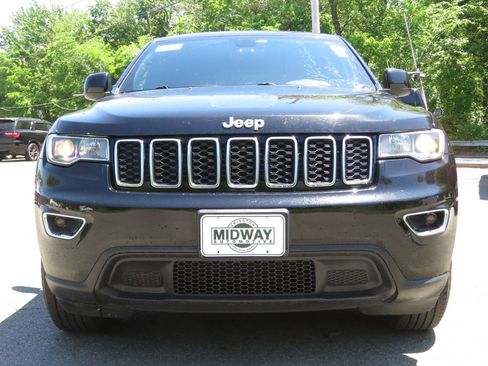 Used 2017 Jeep Grand Cherokee Laredo w/ Quick Order Package 23E AWD/4WD image 2