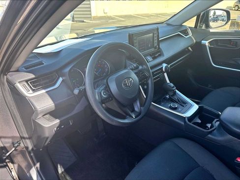 Used 2021 Toyota RAV4 LE AWD/4WD image 16
