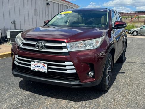 Used 2017 Toyota Highlander XLE AWD/4WD image 1