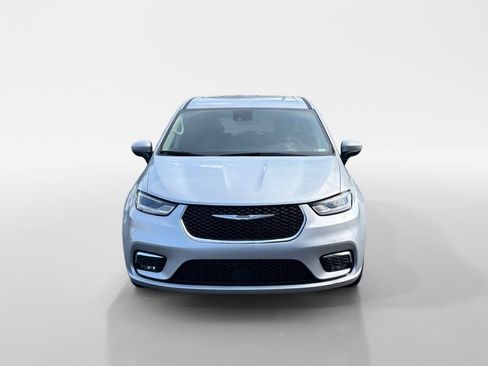 Used 2023 Chrysler Pacifica Touring-L FWD image 8