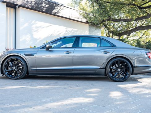 Used 2025 Bentley Flying Spur Plug-In Hybrid AWD/4WD image 55