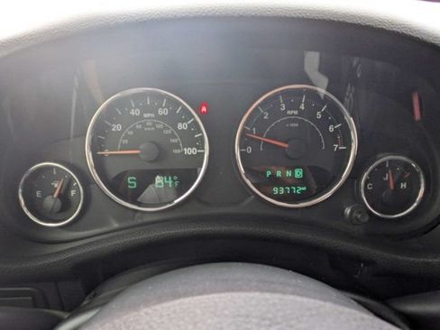 Used 2015 Jeep Wrangler Unlimited Rubicon w/ Connectivity Group AWD/4WD image 25