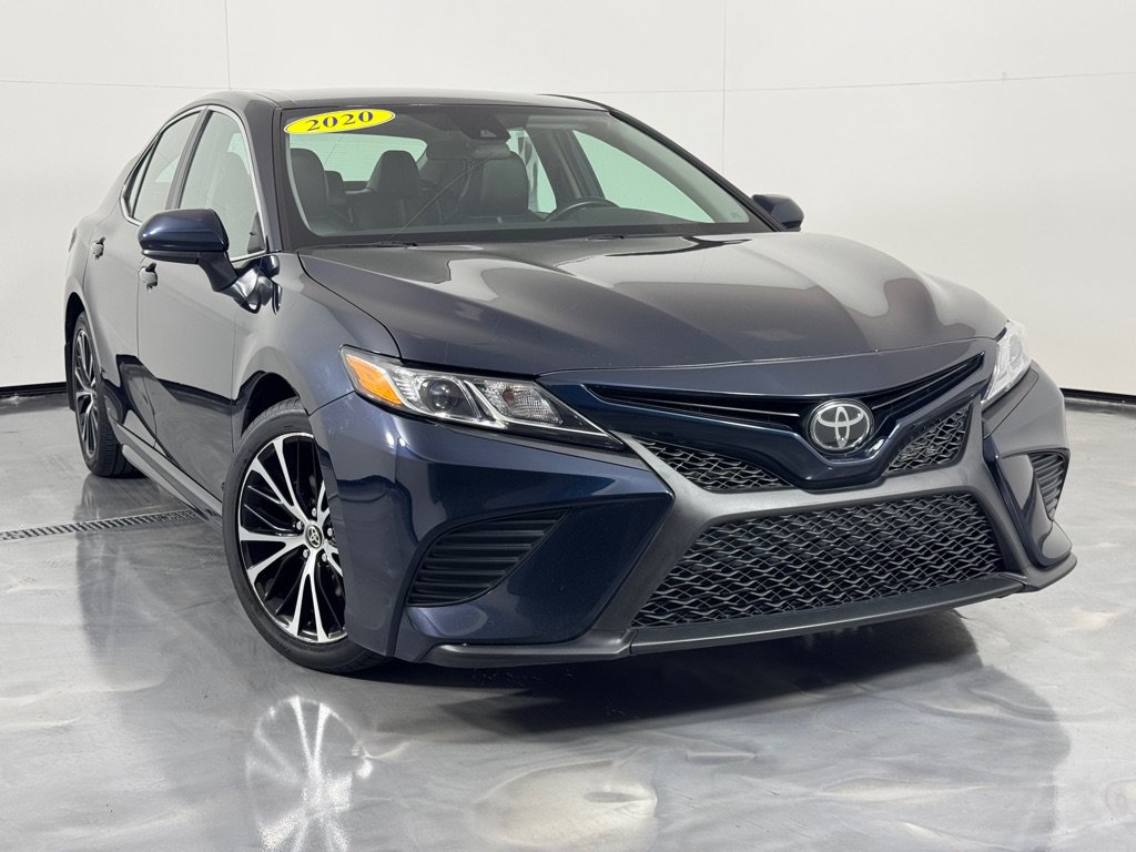 Used 2020 Toyota Camry SE FWD image 2