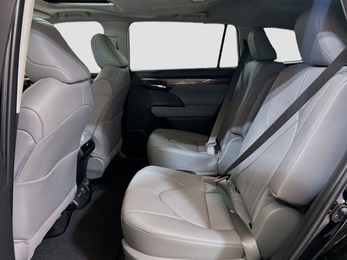 New 2026 Toyota Highlander Limited image 23