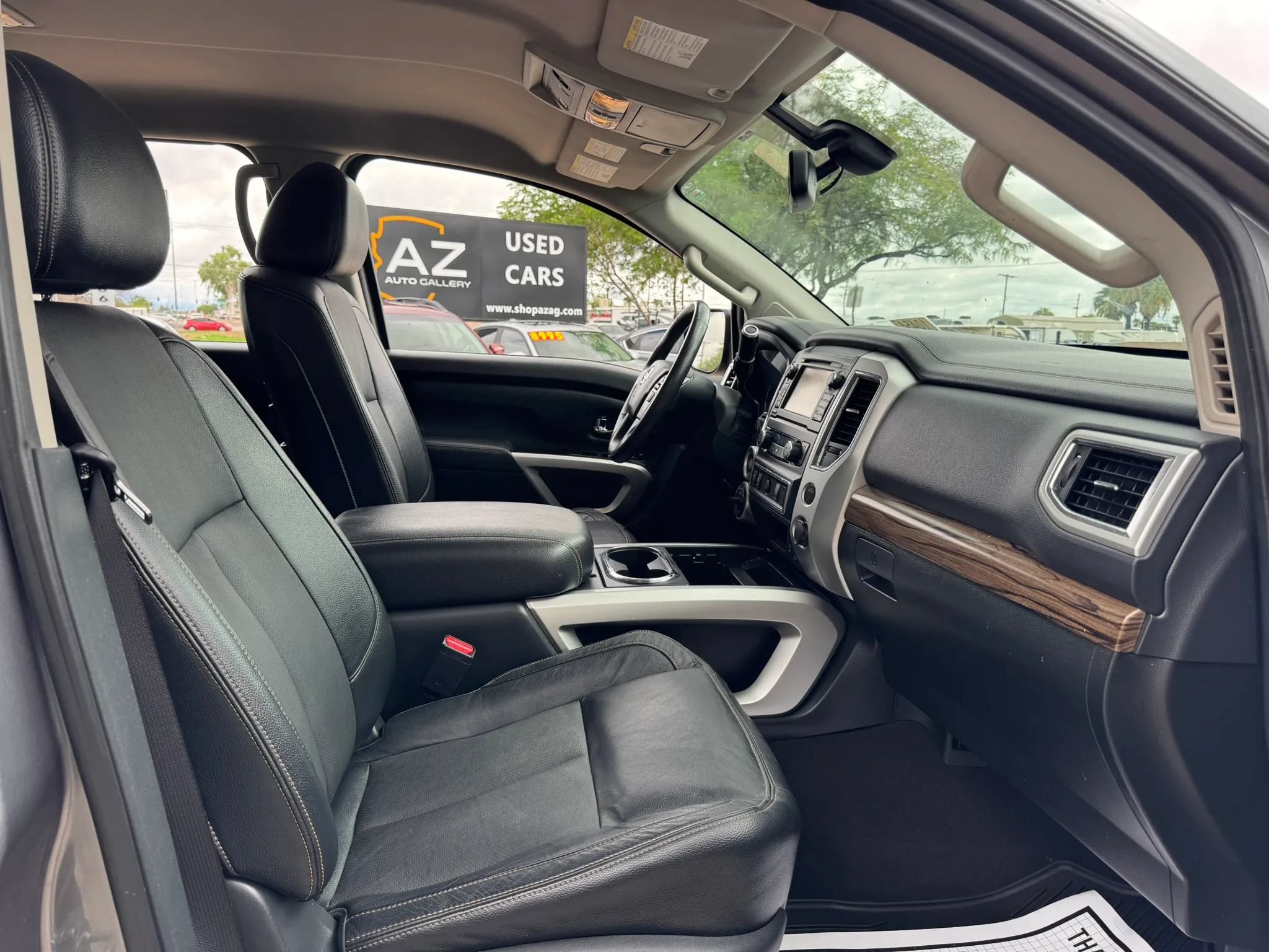 Used 2017 Nissan Titan SL AWD/4WD image 23