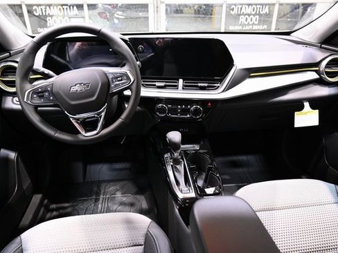 New 2026 Chevrolet Trax LT w/ Driver Confidence Package image 12