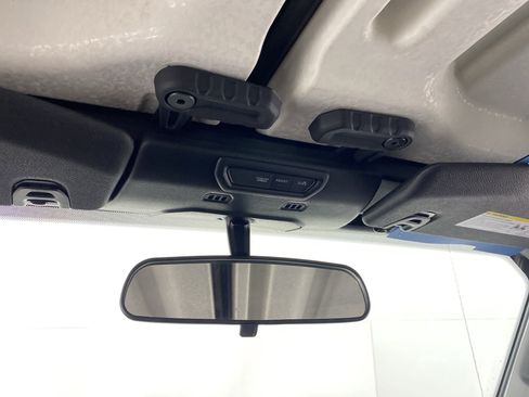 Used 2022 Jeep Gladiator Willys image 26