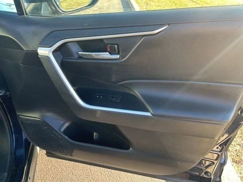 Used 2022 Toyota RAV4 XLE image 42