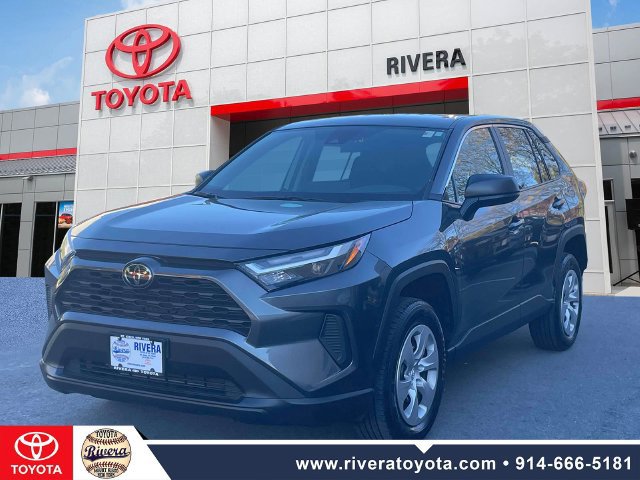 Used 2023 Toyota RAV4 LE AWD/4WD image 4