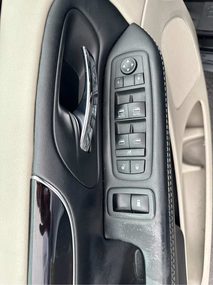 Used 2019 Dodge Grand Caravan SXT FWD image 11