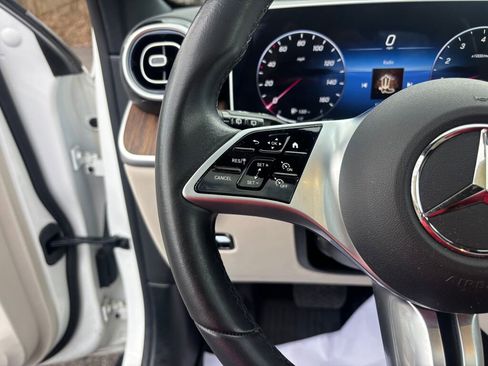 Used 2024 Mercedes-Benz GLC 300 4MATIC image 9