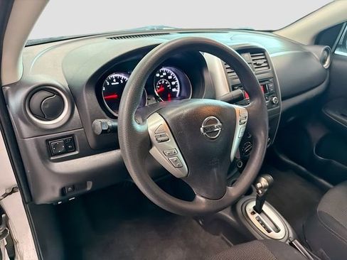 Used 2017 Nissan Versa SV image 9