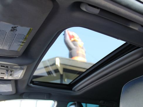 Used 2015 Toyota Camry XLE w/ Moonroof Package FWD image 27