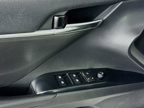 Used 2020 Toyota Camry SE FWD image 23