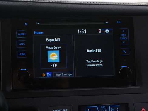 Used 2015 Toyota Sienna XLE image 18