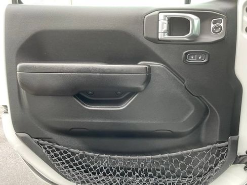 Used 2023 Jeep Gladiator Sport AWD/4WD image 9