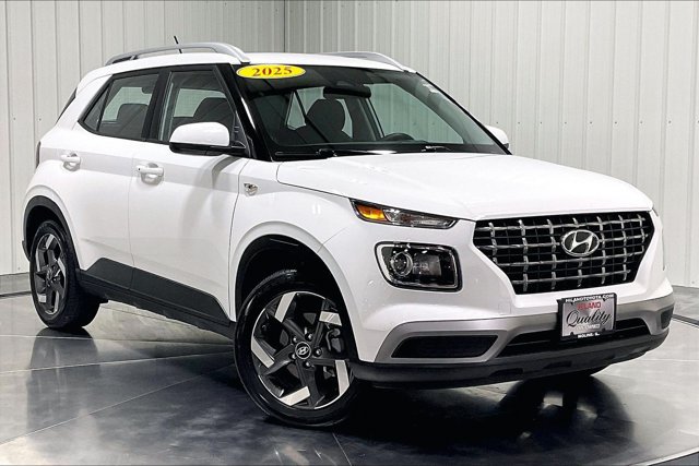 Used 2025 Hyundai Venue SEL FWD image 3