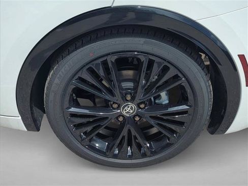 New 2026 Toyota Prius Plug-In Hybrid FWD image 9