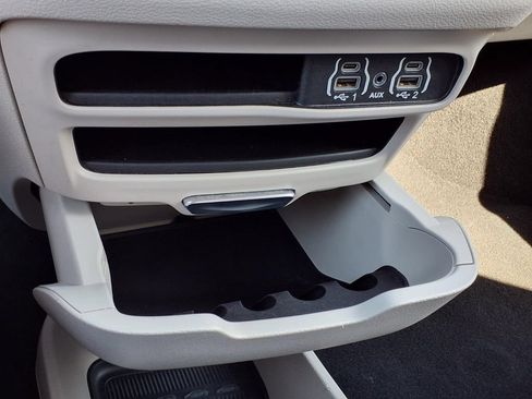 Used 2024 Chrysler Pacifica Touring-L FWD image 11
