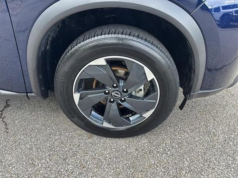Used 2024 Nissan Rogue SV AWD/4WD image 11