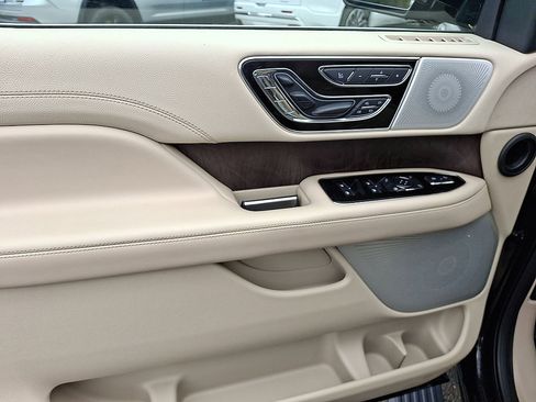 Used 2021 Lincoln Navigator Reserve w/ Luxury Package AWD/4WD image 10