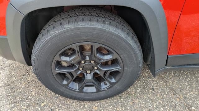 Used 2021 Jeep Cherokee Trailhawk AWD/4WD image 28