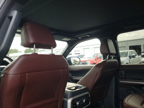 Used 2024 Ford Expedition Limited image 15