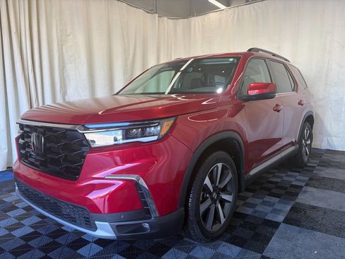 Used 2025 Honda Pilot Touring image 2