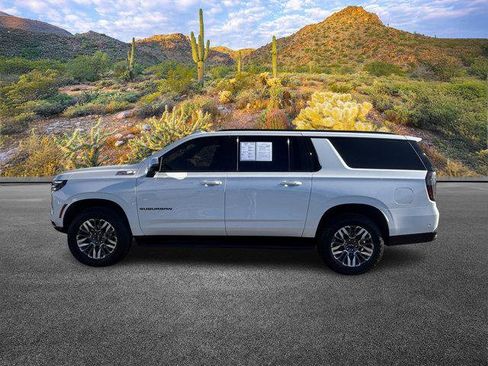 Used 2025 Chevrolet Suburban Z71 w/ Comfort Package image 8