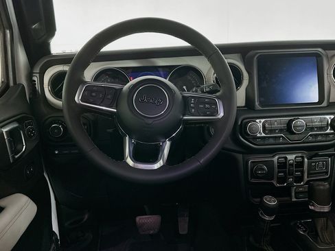 Used 2023 Jeep Wrangler Unlimited Sahara AWD/4WD image 18