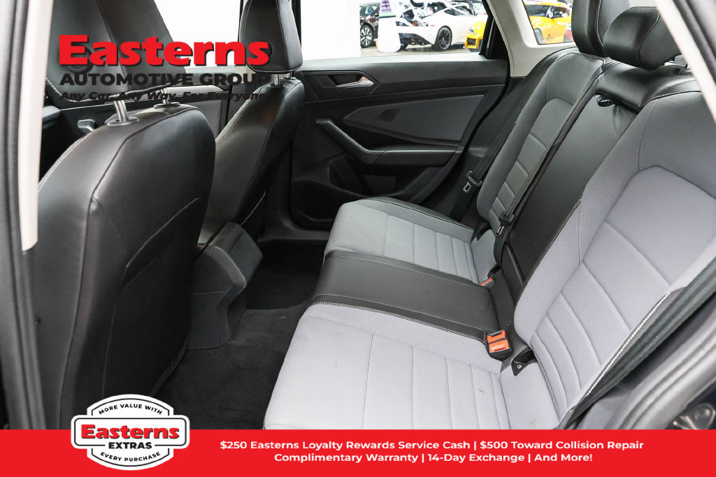 Used 2025 Volkswagen Jetta SE FWD image 21
