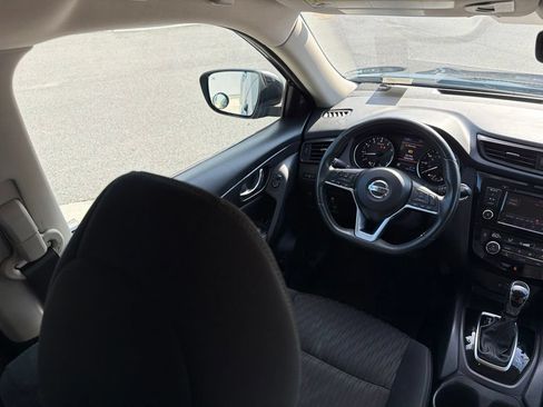 Used 2018 Nissan Rogue SV FWD image 15