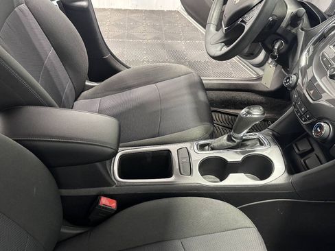 Used 2018 Chevrolet Cruze LT FWD image 20