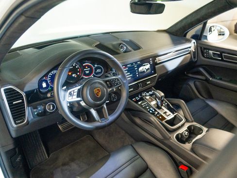 Certified 2023 Porsche Cayenne GTS AWD/4WD image 4