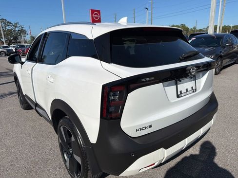 Certified 2025 Nissan Kicks SR image 9