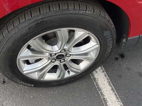 Used 2024 Ford Edge Titanium w/ Class II Trailer Tow Package image 10