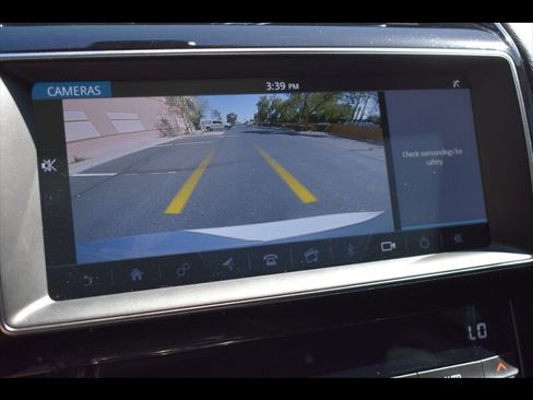 Used 2019 Jaguar XE Premium RWD image 11