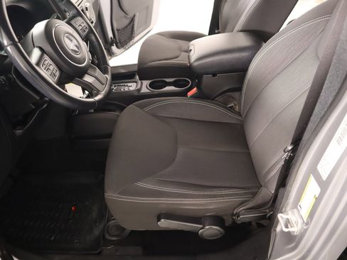 Used 2015 Jeep Wrangler Unlimited Sahara w/ Connectivity Group image 9