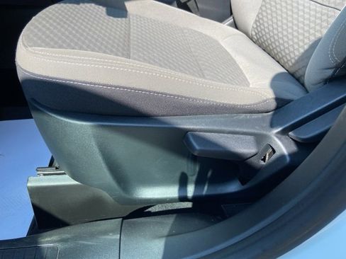 Used 2022 Ford Escape SE image 8