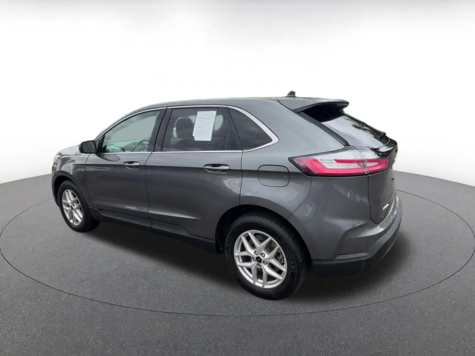 Used 2024 Ford Edge SEL AWD/4WD image 9