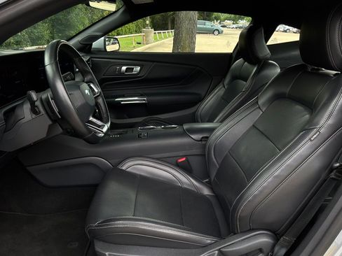 Used 2025 Ford Mustang GT Premium RWD image 9