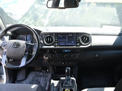 Certified 2022 Toyota Tacoma TRD Off-Road w/ Technology Package AWD/4WD image 18