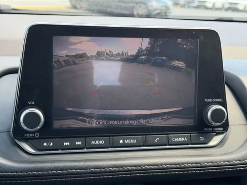 Certified 2023 Nissan Rogue SV FWD image 12