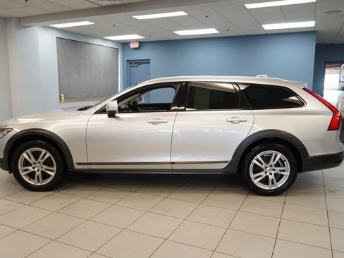 Used 2018 Volvo V90 T5 Cross Country w/ Convenience Package image 2