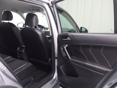 Used 2024 Volkswagen Tiguan SE image 16