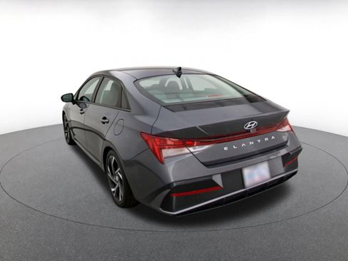 Used 2025 Hyundai Elantra SEL FWD image 7