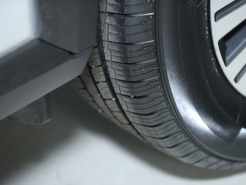 Used 2023 Nissan Rogue SV image 36